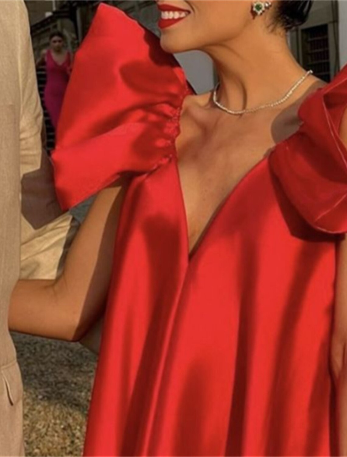 Abito da sera a trapezio, abito da festa, abito rosso verde, formale, da sposa, con strascico a ruota, senza maniche, scollo a V, charmeuse con pieghe